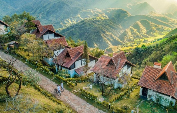 Turistas vietnamitas eligen resorts lujosos en ocasion del Tet hinh anh 1