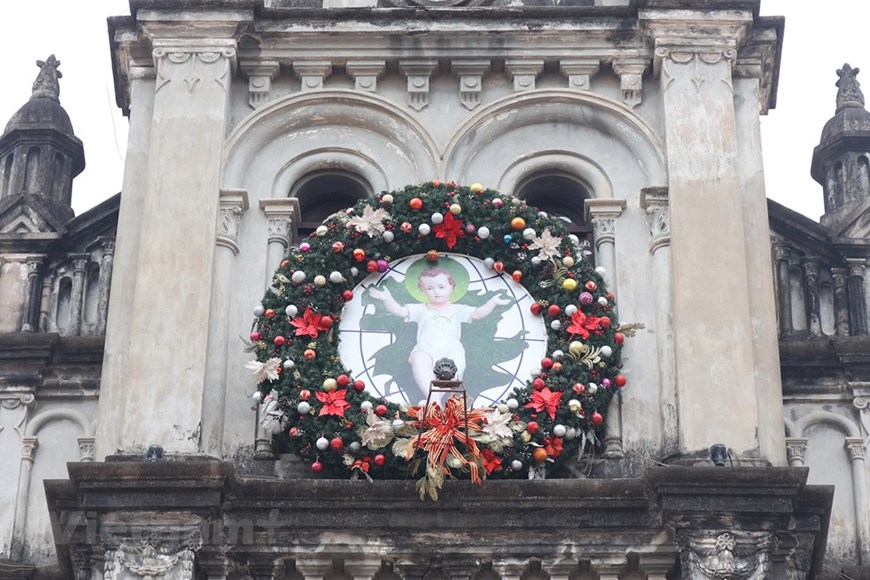 Iglesias de Hanoi se preparan para dar bienvenida a la Navidad | Política |  Vietnam+ (VietnamPlus)