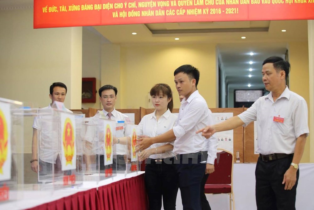 Elecciones generales: Estudiantes se incorporan a gran fiesta de pueblo |  Sociedad | Vietnam+ (VietnamPlus)