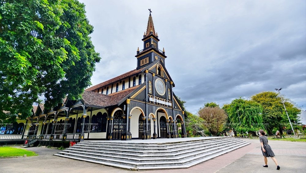 Catedral de Kon Tum, obra maestra de madera | Cultura-Deporte | Vietnam+  (VietnamPlus)