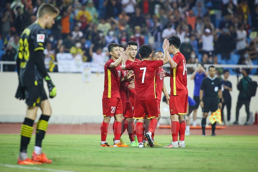 Vietnam gana a club alemán Borussia Dortmund en partido amistoso de fútbol  | Cultura-Deporte | Vietnam+ (VietnamPlus)